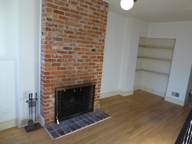 Building Photo - 1226 G St SE