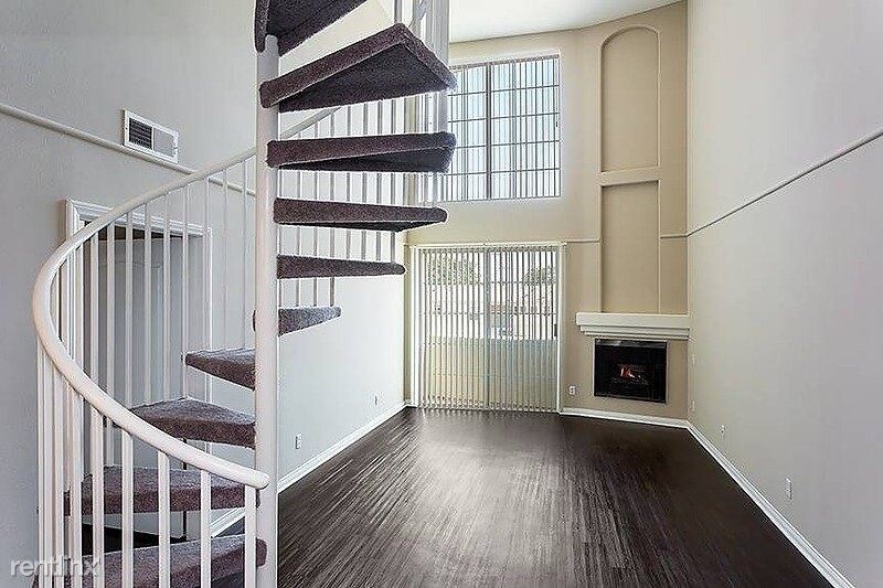 Foto principal - 6925 Kittyhawk Ave