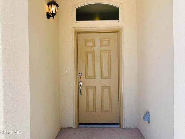 Foto del edificio - 3837 Loma Cristobal