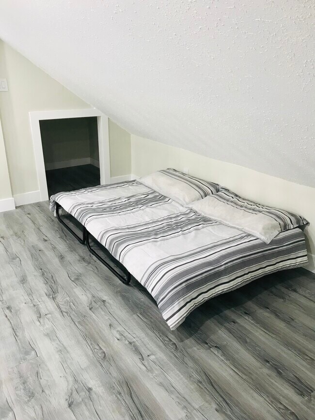 Loft extra bed for your guest - 4389 Quebec St