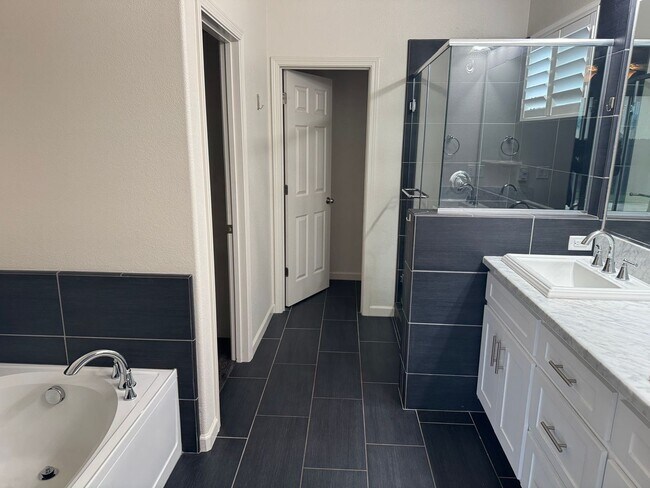 Foto del edificio - Home for Rent in Roseville CA