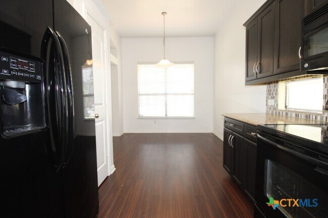 Foto del edificio - 3413 Castleton Dr