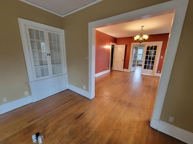 Building Photo - 2002 E 1st St