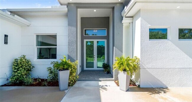 Building Photo - ***BEAUTIFUL-UNFURNISHED ANNUAL RENTAL***3...