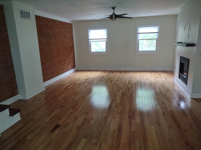 Living room - 1719 South St