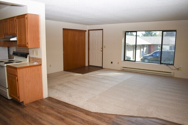 Building Photo - Classical Cute Duplex w/ 2 Bed 1 Bath in Washougal!