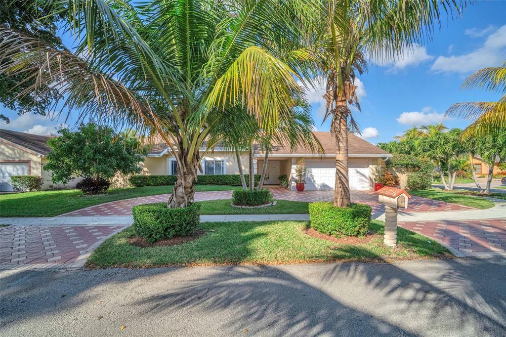 Foto principal - 4991 NW 72nd Ter