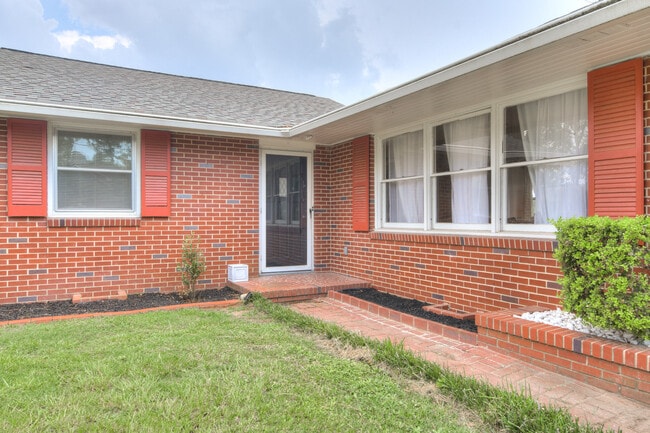 Foto del edificio - 822 W Woodlawn Ave