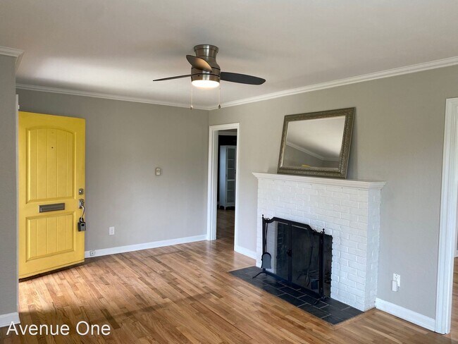 Foto del edificio - 2 br, 1 bath House - 6040 36th Ave SW