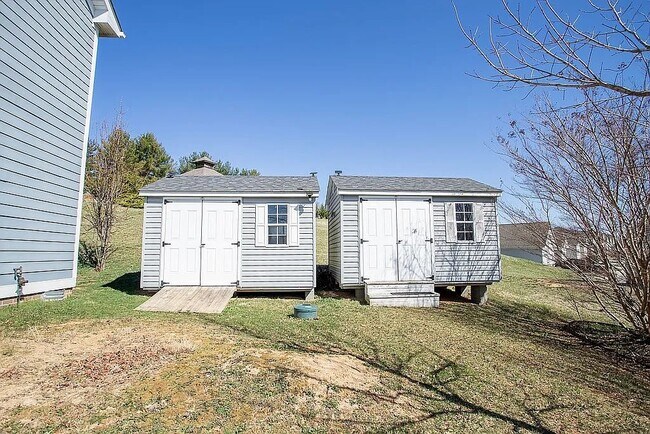 Building Photo - 361 Windsor Dr
