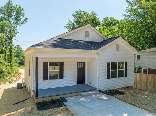 Foto del edificio - Your New Home Awaits in Hickory!