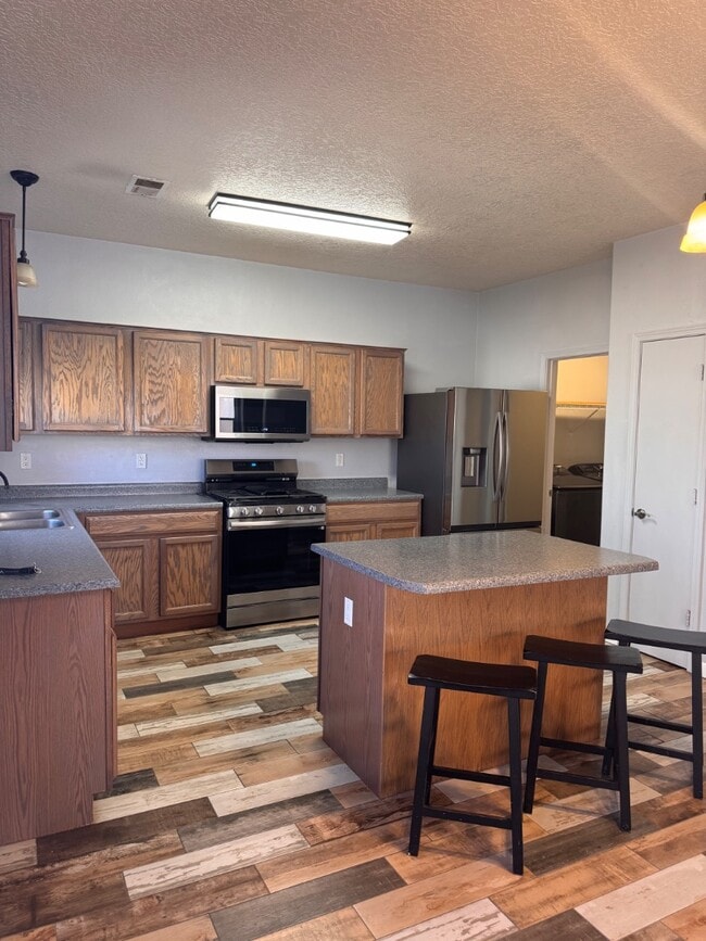 Building Photo - 624 Torretta Dr SW