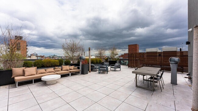 Foto del edificio - 961 Willoughby Ave