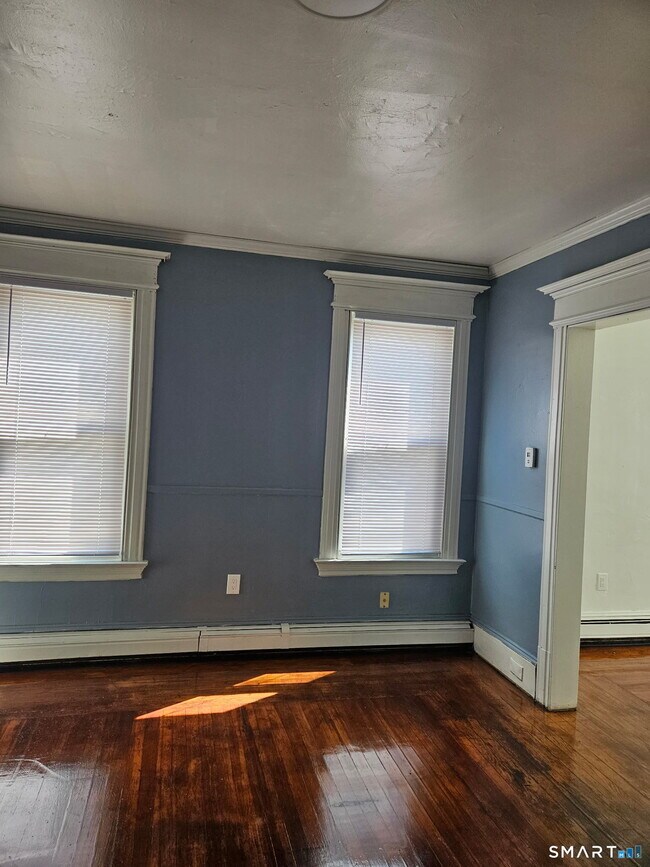 Building Photo - 164 Edgewood St