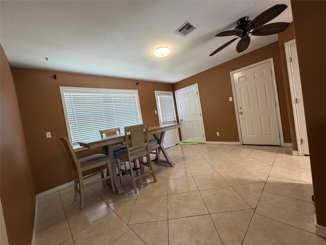 Building Photo - 2421 Pine St