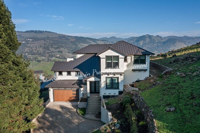 Foto del edificio - ~Luxury Brand-New Fountaingrove Home with Exceptional Views~