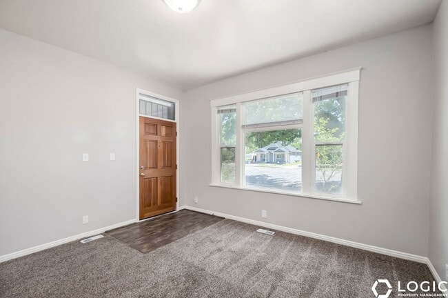 Building Photo - 559 E 800 S