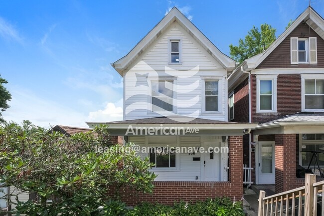 Building Photo - 806 Cowan Ave