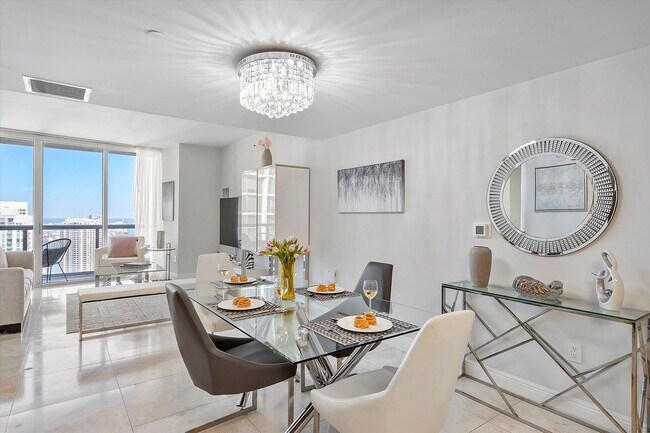 Building Photo - 485 Brickell Ave