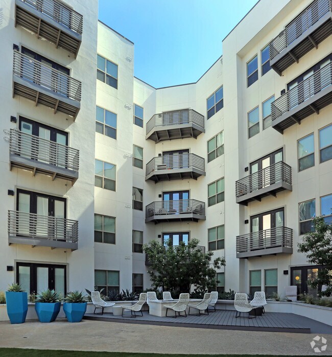 Bandera At Preston Hollow Apartments Dallas, TX