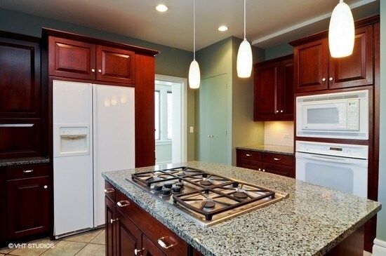 931-Kitchen new SS coming - 931 W Winona St