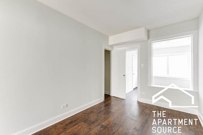 Foto del edificio - 4876 W Armitage Ave