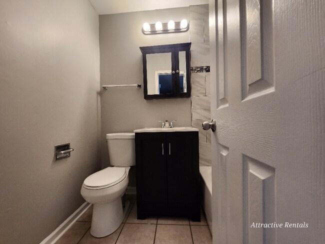 Foto del edificio - 3351 Commercial Ave