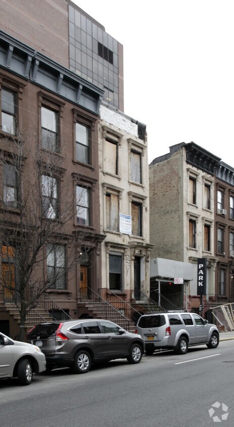 Foto del edificio - 52 W 126th St