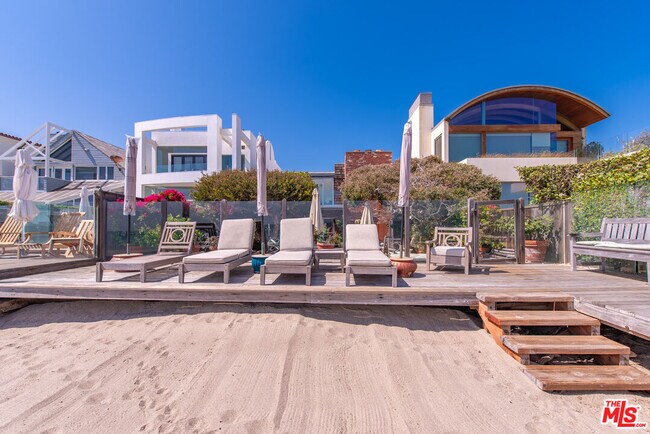 Foto del edificio - 23752 Malibu Rd