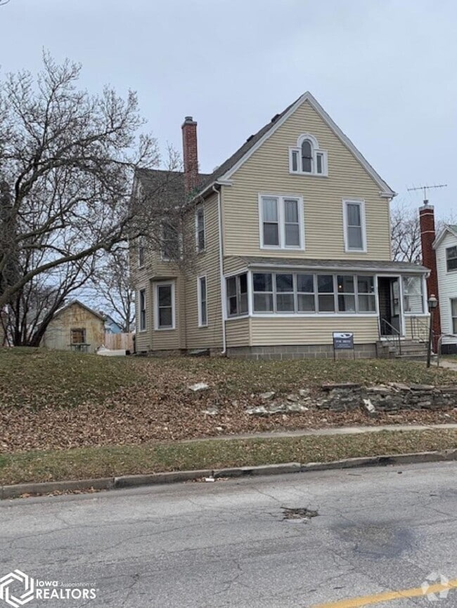 Building Photo - 807 S 9th St