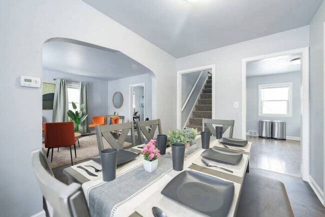 Building Photo - Newly Renovated Milwaukee Retreat - Minute...