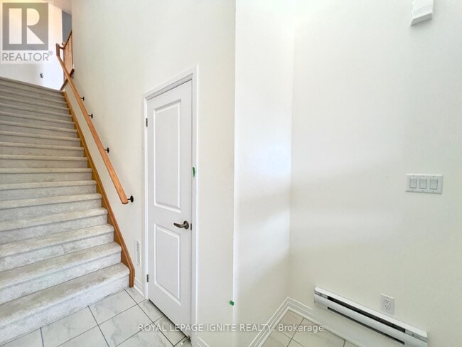 Building Photo - 520 Hudson Cres