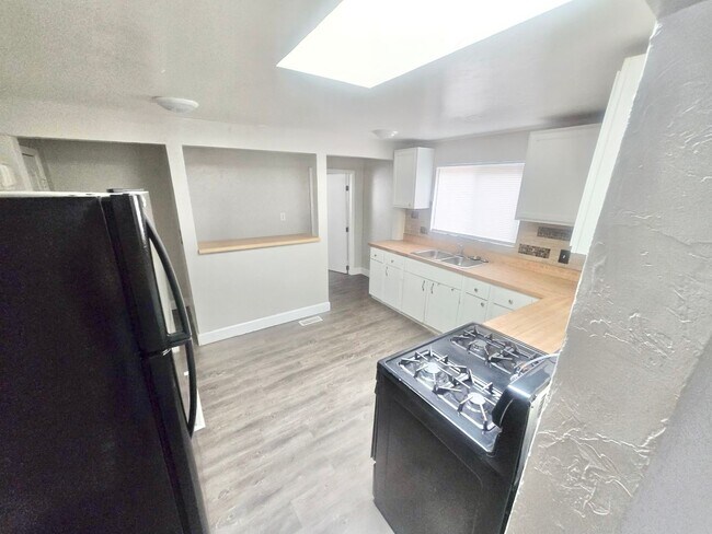 Foto del edificio - Charming 2-Story Home Near Riverwalk & I-25