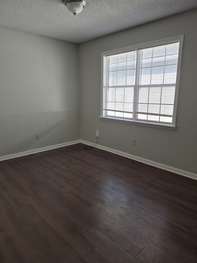 Foto del edificio - 1790 Wayland Park Dr