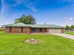 Building Photo - 905 Braquet Rd