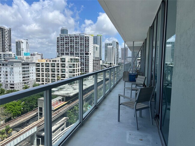 Foto del edificio - 79 SW 12th St