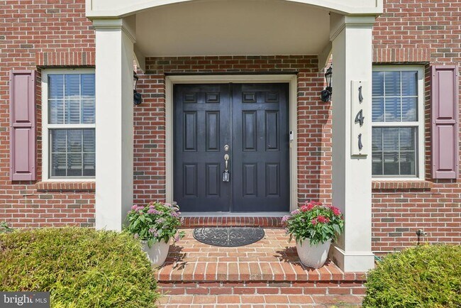 Building Photo - 141 Hawkes Ct