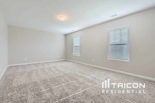 Building Photo - 411 Lake Ridge Ln