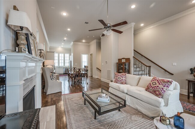 Building Photo - 266 E 28th St