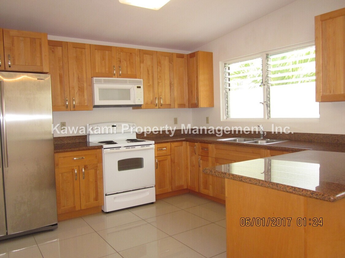 Primary Photo - Clean, Conveniently Located, Hidden Gem, P...