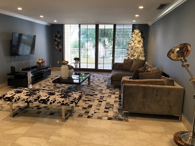 Foto del edificio - 765 Crandon Blvd