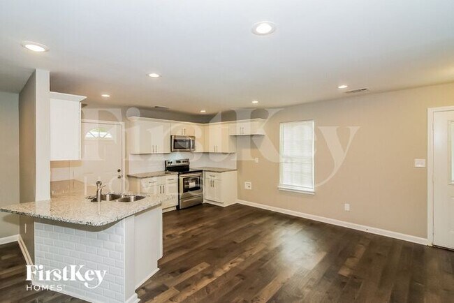 Building Photo - 6301 Green Grove Drive