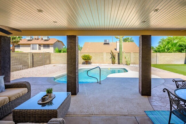 Foto del edificio - 4326 E Towne Ln