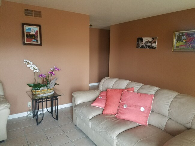 Foto del edificio - 219 Princeton Ave