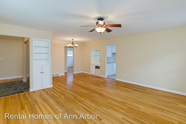 Building Photo - 3 br, 1 bath House - 2935 Lakeview Dr