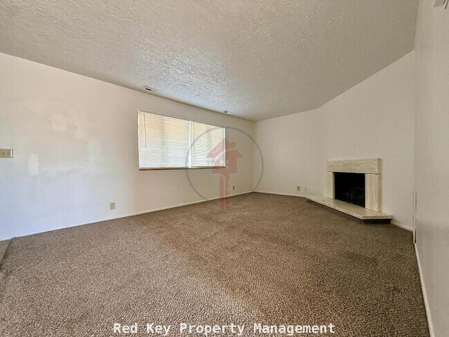 Foto del edificio - Noble Rd. Duplex