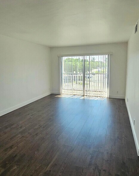 Foto del edificio - 1501 Crescent Cir