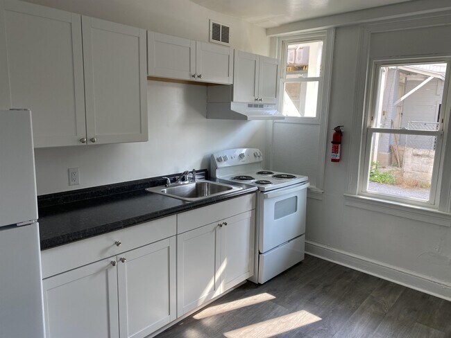 Foto del edificio - 28 E Maple St