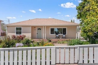 Building Photo - 44 W Summit Dr Building Photo - 44 W Summit Dr