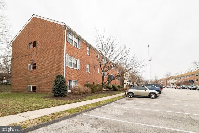 Foto del edificio - 4413 Falls Bridge Dr